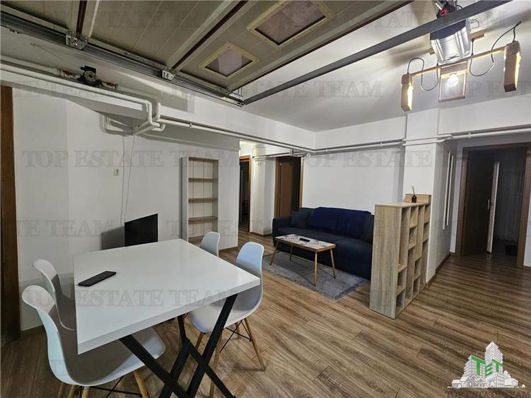 Apartament cu 4 camere decomandat, mobilat în Trocadero