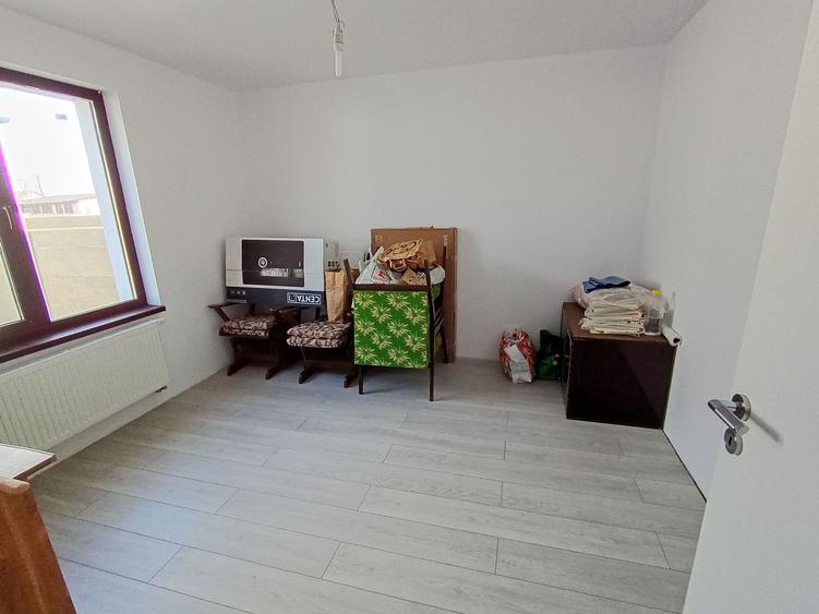 Casă individuală cu 5 camere cu Canalizare în Sânandrei