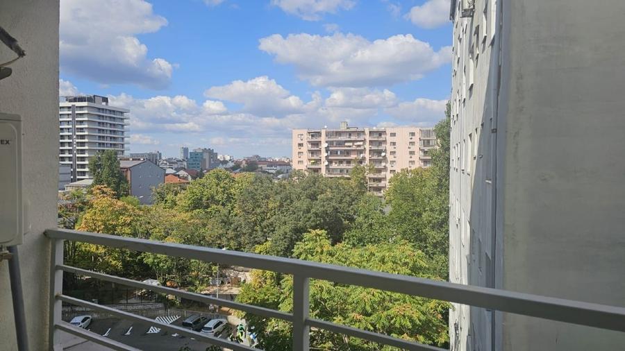 Apartament cu 4 camere decomandat în Decebal