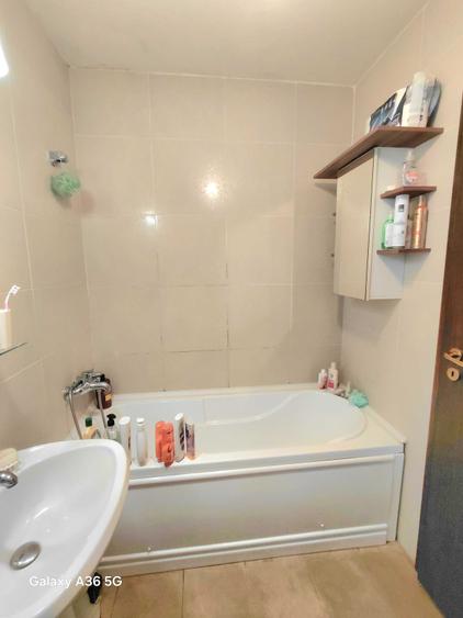 Apartament cu 3 camere decomandat, mobilat în Borhanci