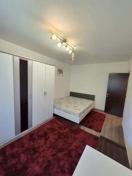Apartament cu 2 camere decomandat în Tractorul