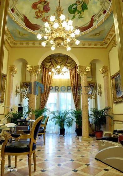 Casă cu 10 camere cu Teren 2000 Mp în Romană