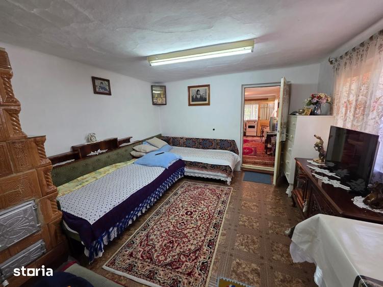 Casă cu 4 camere cu Teren 2000 Mp în Central