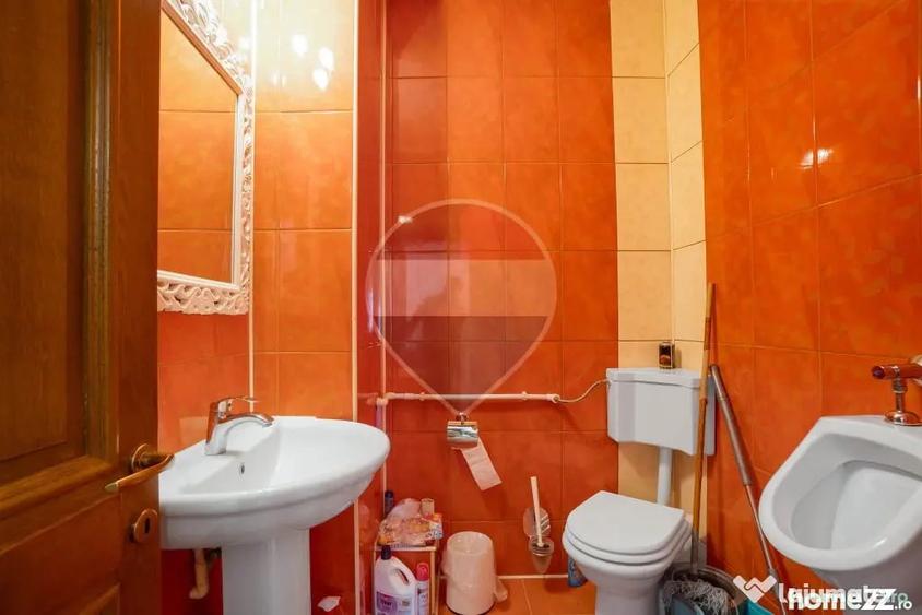 Casă cu 13 camere cu Teren 4780 Mp în Moieciu