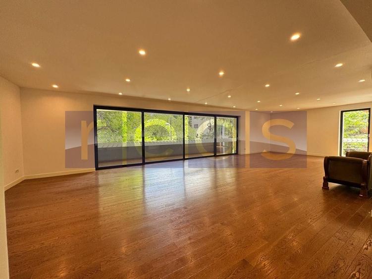 Apartament cu 4 camere decomandat în Primăverii