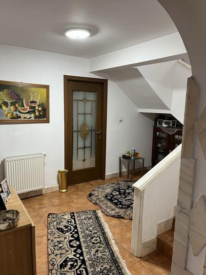 Casă cu 4 camere în Izvoare