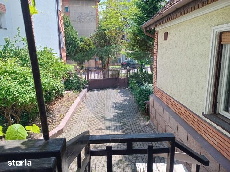 Casă cu 6 camere cu Teren 436 Mp în Romanilor