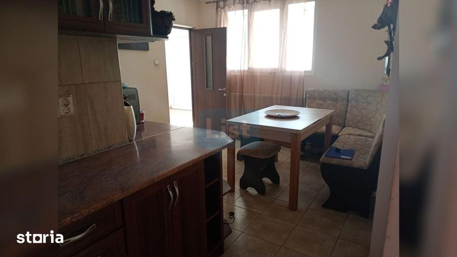Casă cu 6 camere cu Teren 1000 Mp în Vădeni
