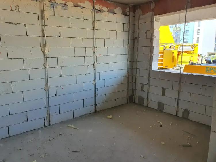 Apartament cu 2 camere decomandat în Titan