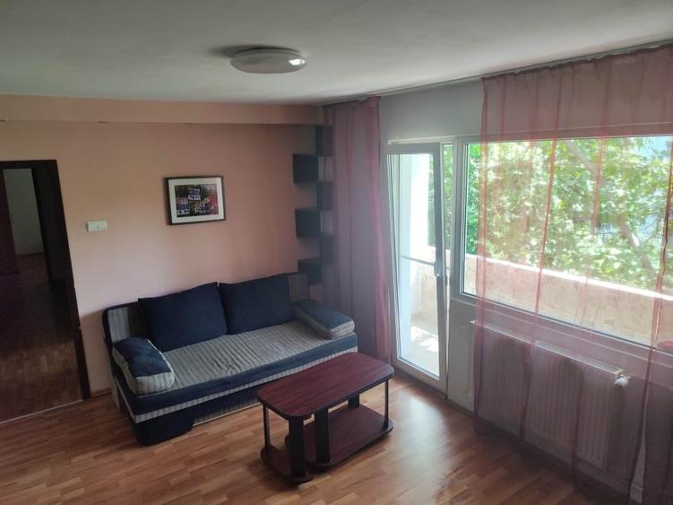 Apartament cu 3 camere semidecomandat, mobilat în Gorjului