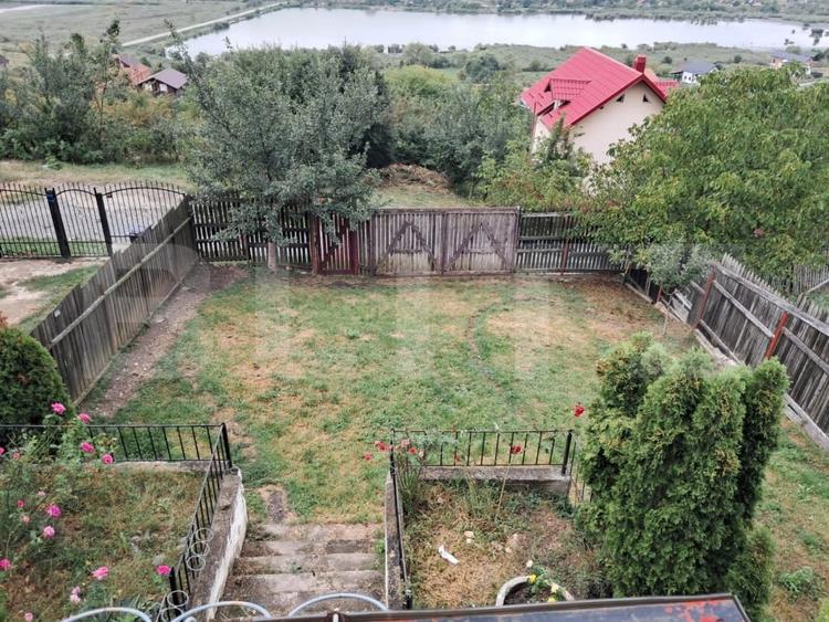 Casă individuală cu 4 camere cu Garaj în Câmpenești