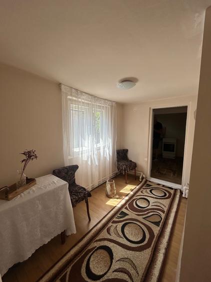 Casă cu 3 camere în Palas