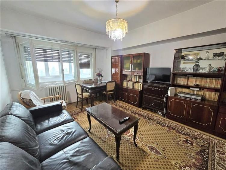 Apartament cu 3 camere decomandat în 1 Mai