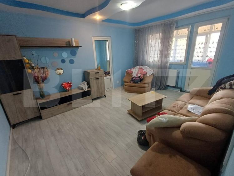 Apartament cu 3 camere semidecomandat, mobilat în Olari