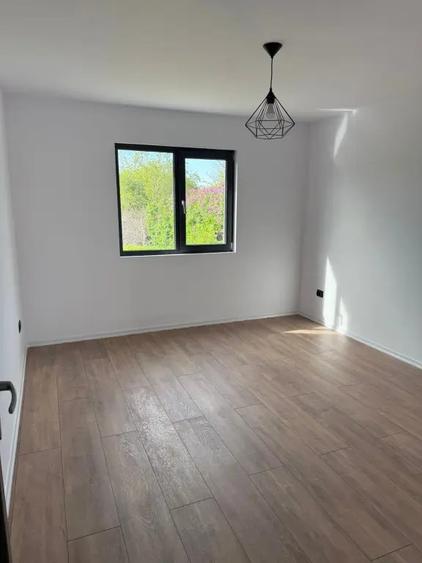 Casă cu 4 camere cu Teren 680 Mp în Periș
