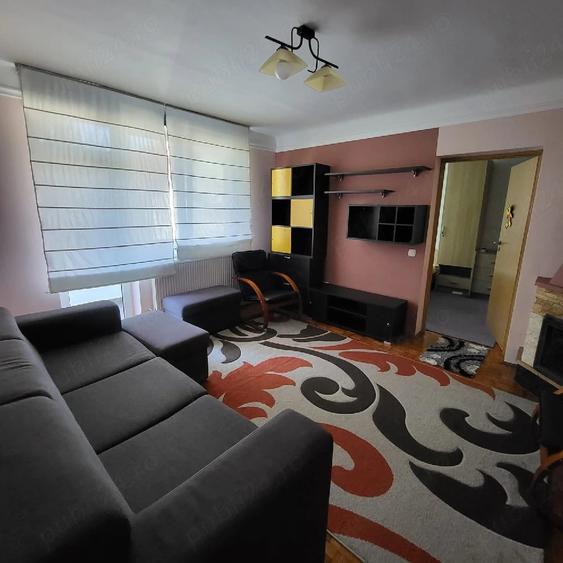 Apartament cu 3 camere semidecomandat în Central