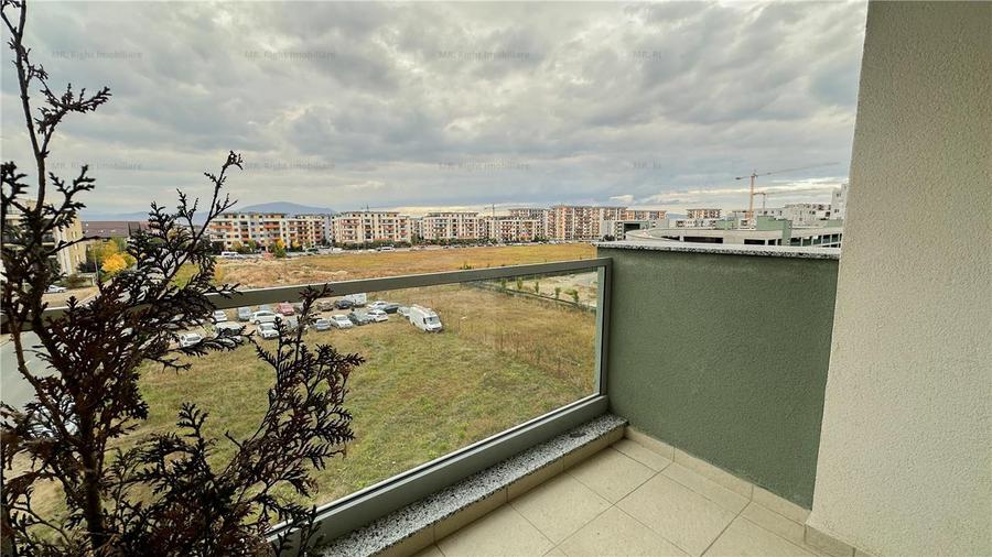Apartament cu 2 camere decomandat în Tractorul