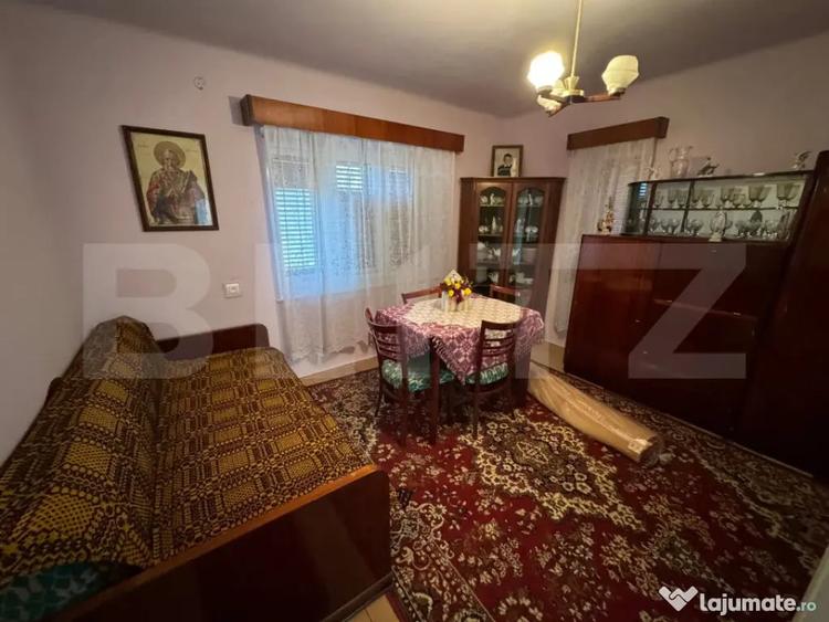 Casă cu 7 camere cu Teren 2461 Mp în Central