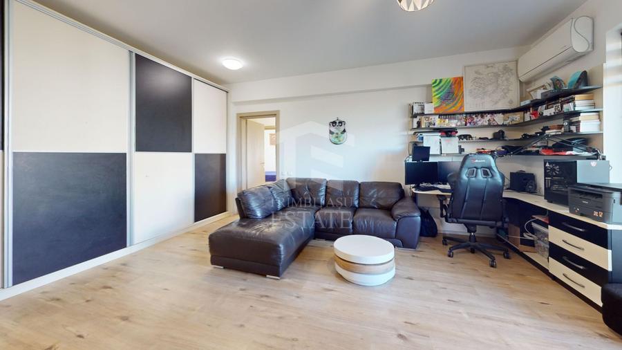 Apartament cu 4 camere semidecomandat, mobilat în Băneasa