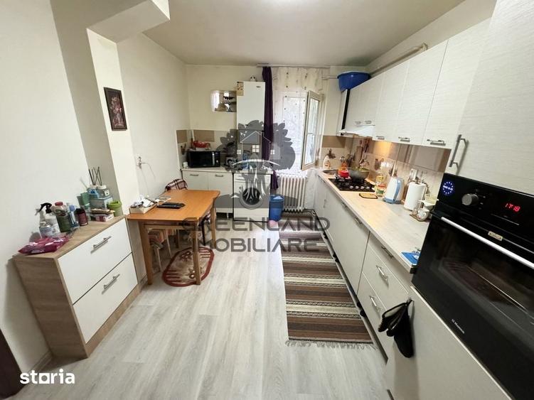 Apartament cu 2 camere semidecomandat în Podu Roș
