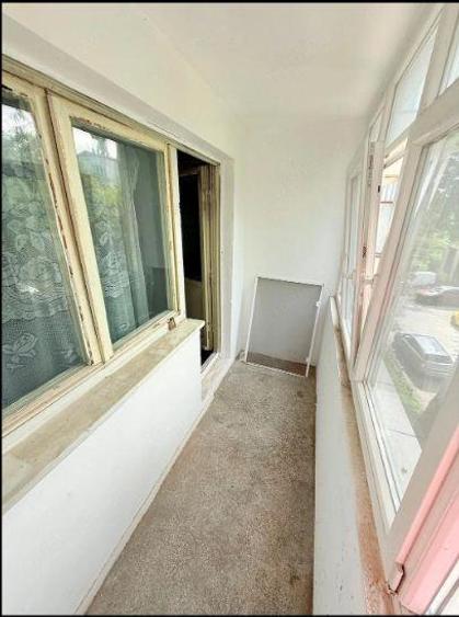 Apartament cu 3 camere semidecomandat în Podu Roș
