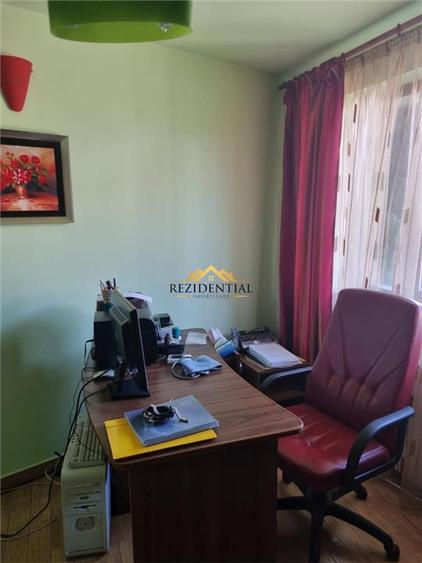 Casă individuală cu 6 camere cu Canalizare în Central