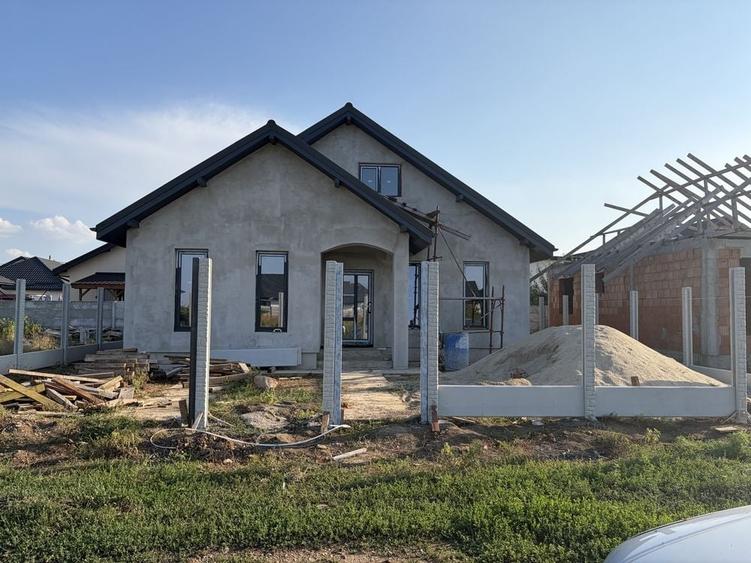 Casă cu 4 camere în Central