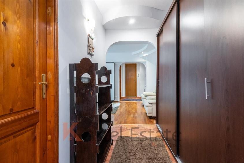 Apartament cu 3 camere semidecomandat, mobilat în Titan