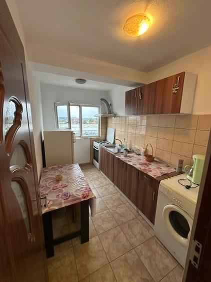 Apartament cu 2 camere decomandat, mobilat în Calea Severinului