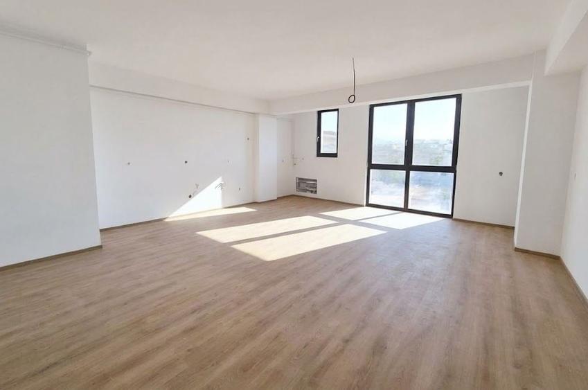 Apartament cu 3 camere în Cetate