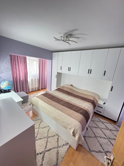 Apartament cu 4 camere decomandat în Dacia