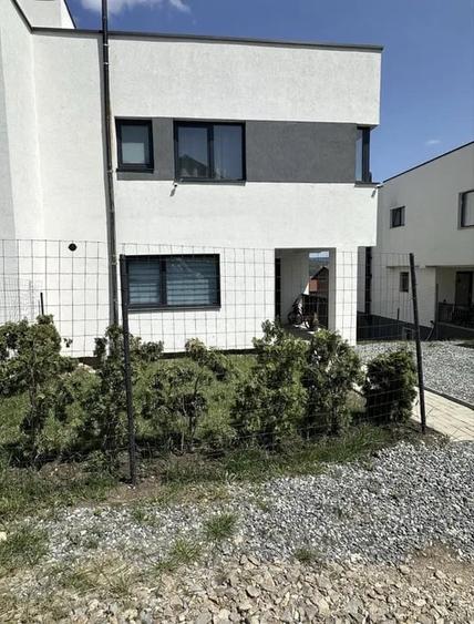 Duplex cu 5 camere cu Canalizare în Florești