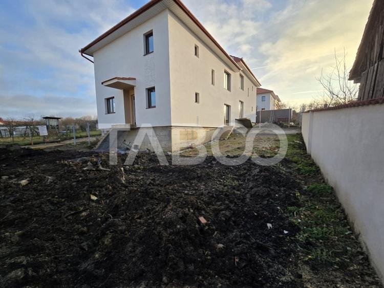 Duplex cu 4 camere cu Canalizare în Șura Mică