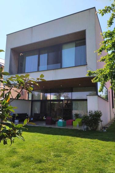Casă cu 4 camere cu Teren 600 Mp în Prelungirea Ghencea