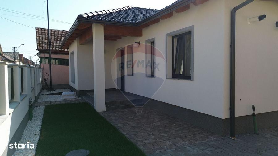 Casă cu 3 camere cu Teren 300 Mp în Central