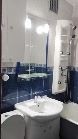 Apartament cu 3 camere semidecomandat în Florilor