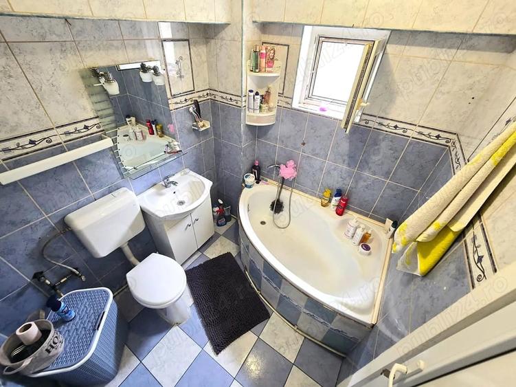 Apartament cu 3 camere în Micro 15