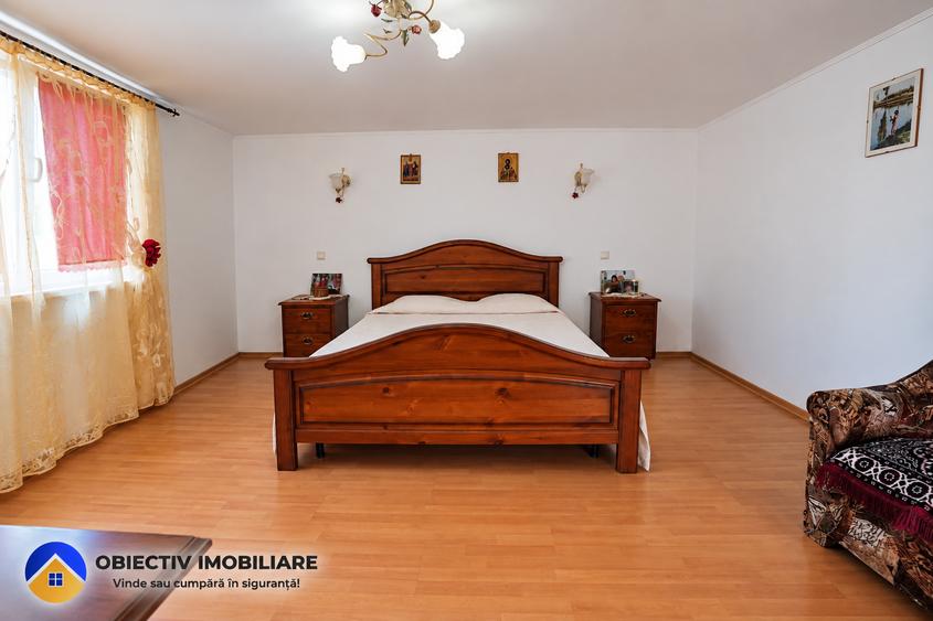 Casă individuală cu 7 camere cu Teren 538 Mp în Central