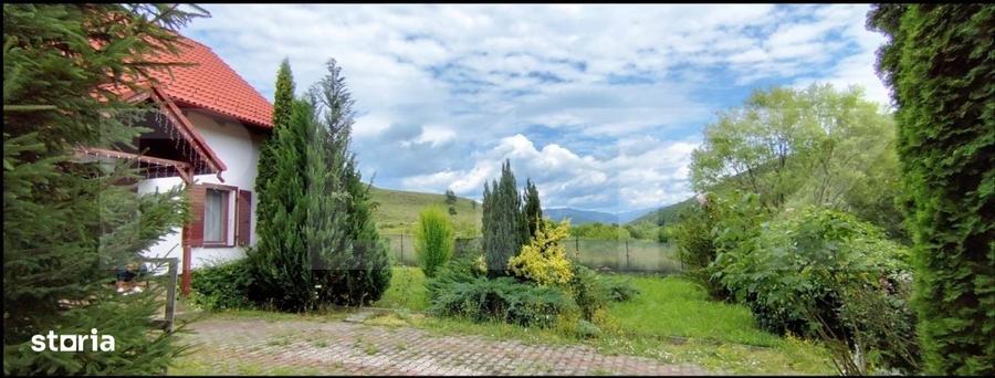 Casă cu 4 camere cu Teren 1000 Mp în Eremitu