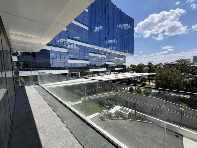 Apartament cu 3 camere decomandat în Floreasca