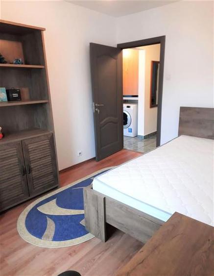 Apartament cu 3 camere decomandat, mobilat în Central