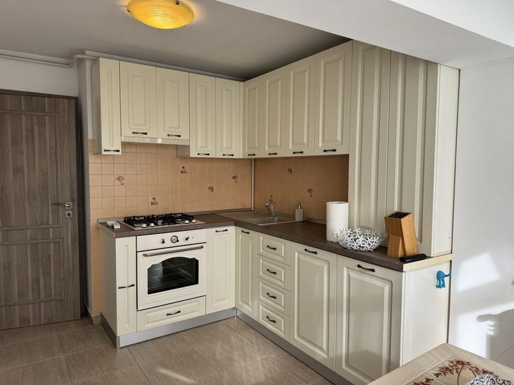 Apartament cu 3 camere decomandat în I. C. Frimu