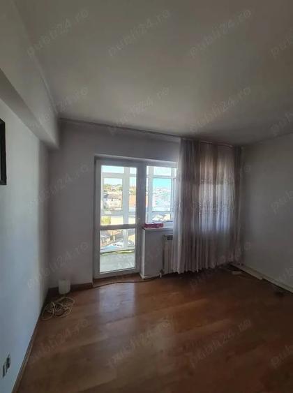 Apartament cu 3 camere semidecomandat în Fălticeni
