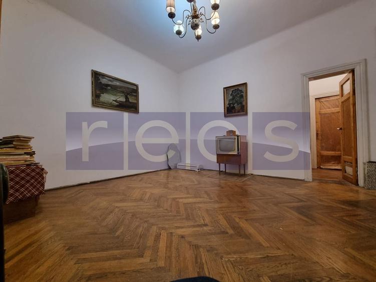 Casă cu 9 camere cu Canalizare în Unirii