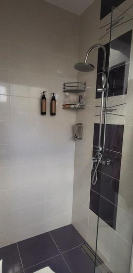 Apartament cu 2 camere semidecomandat, mobilat în Pietroasa