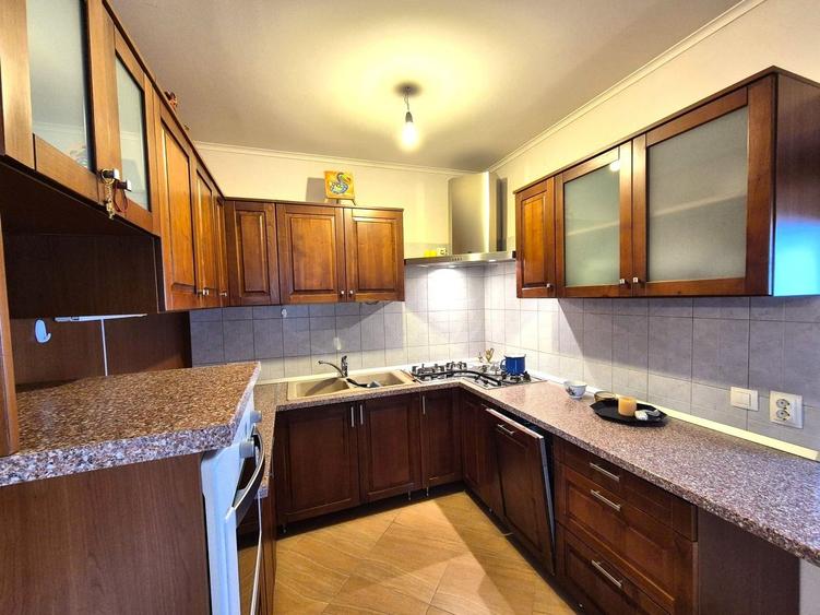 Apartament cu 3 camere decomandat în Poiana Brașov