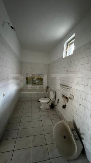 Casă individuală cu 6 camere cu Canalizare în Central