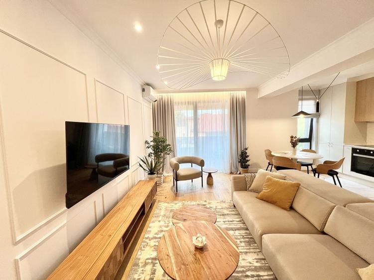 Apartament cu 3 camere, mobilat în Băneasa
