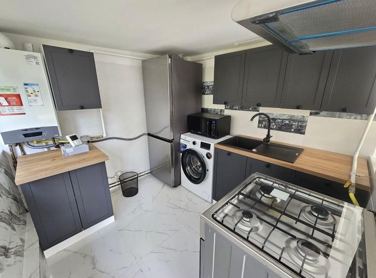 Apartament cu 3 camere decomandat în 1 Mai