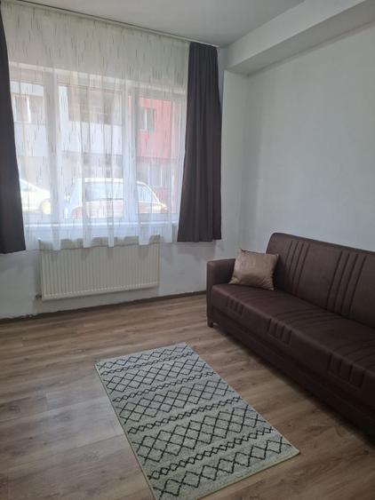 Garsonieră decomandată în Central